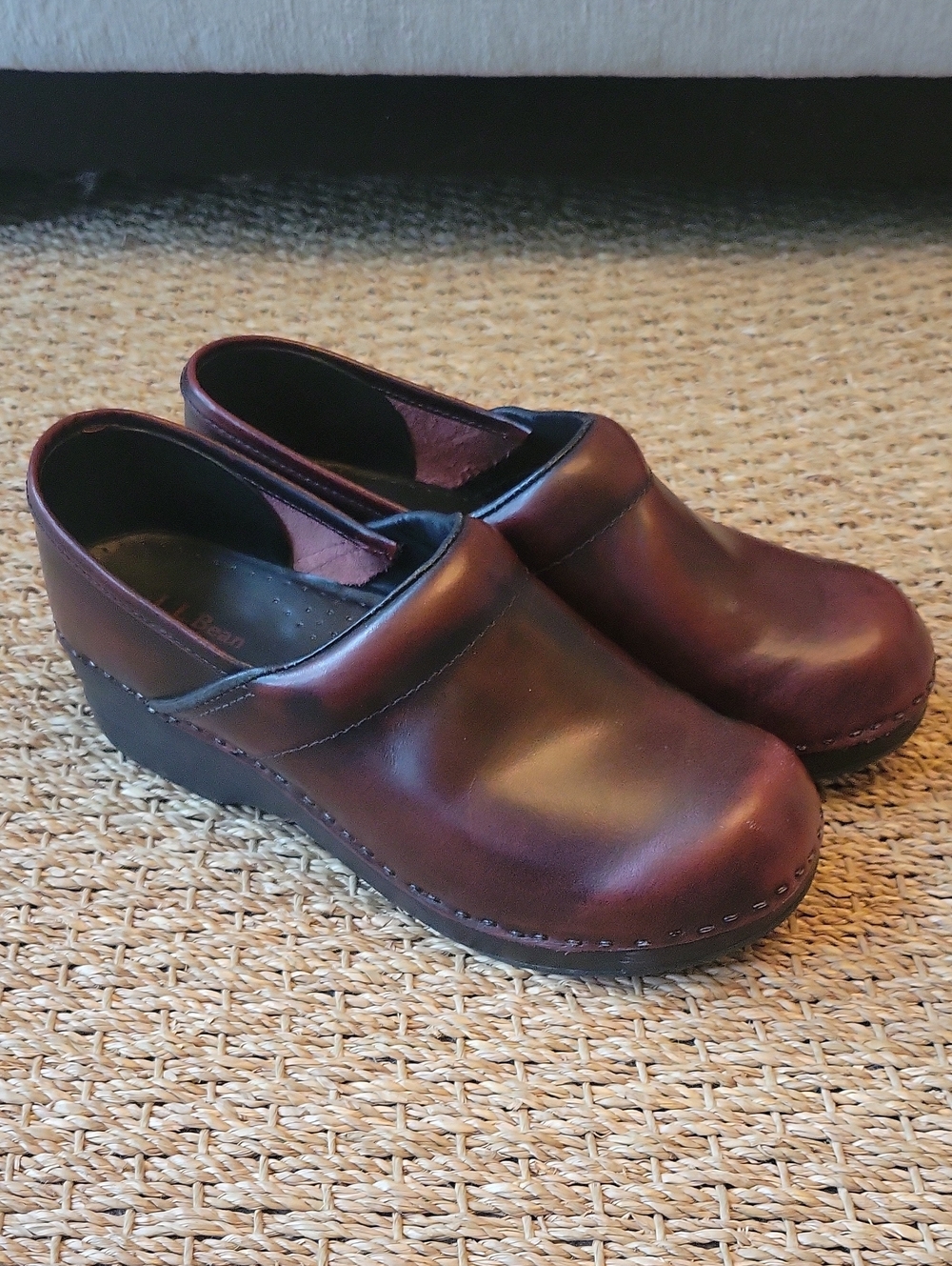LL Bean Burgandy Slip-on Shoes Clogs. Chunky Heel Size 8